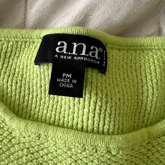 Ana green sweater PM - Picture 2 of 2